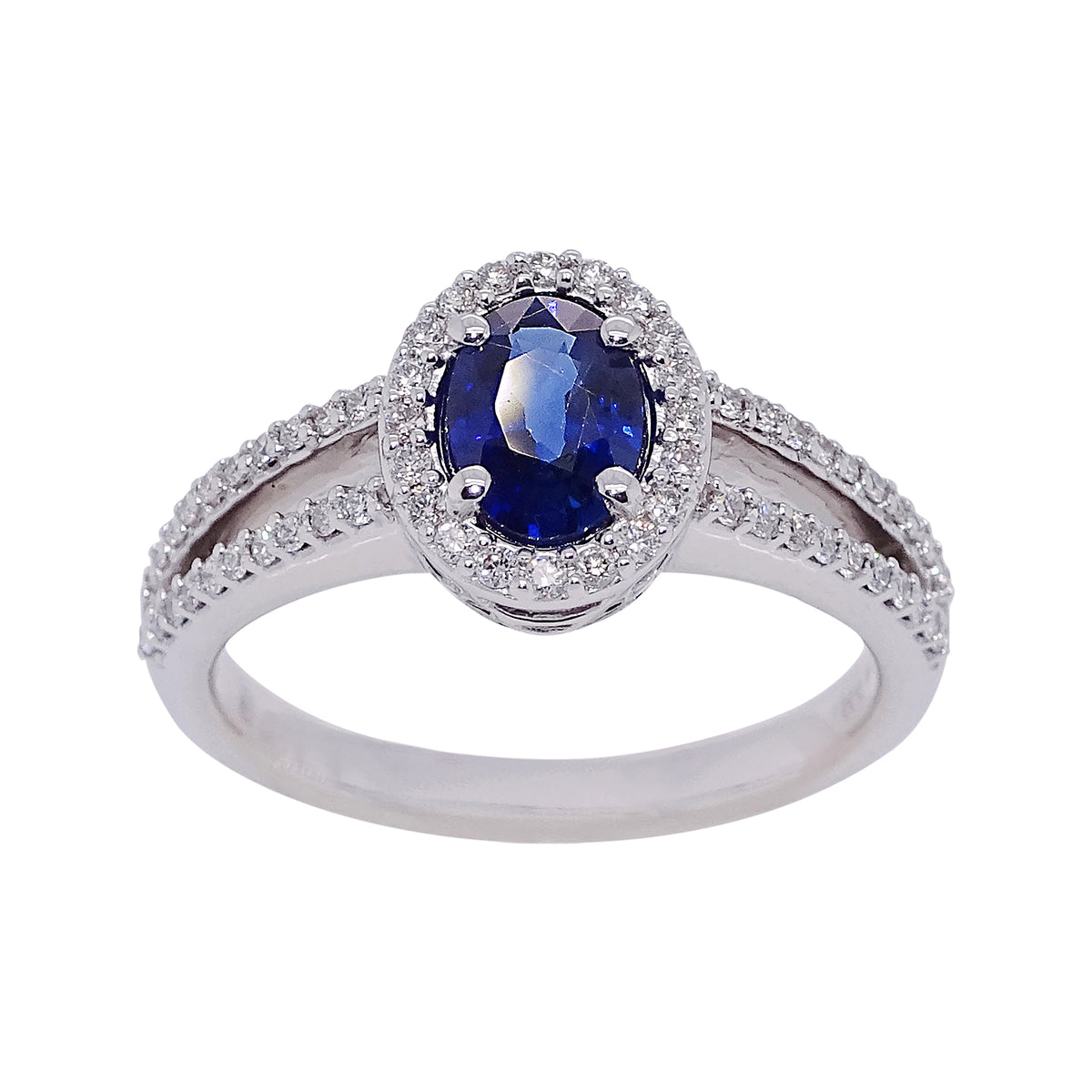 18ct white gold 0.83ct oval cut sapphire (6.83*4.91*2.98mm) &amp; diamond ring with diamond shoulders 0.30ct Size N